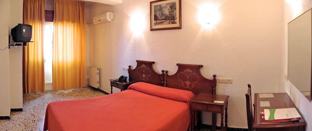 Embajador Hotel 2*