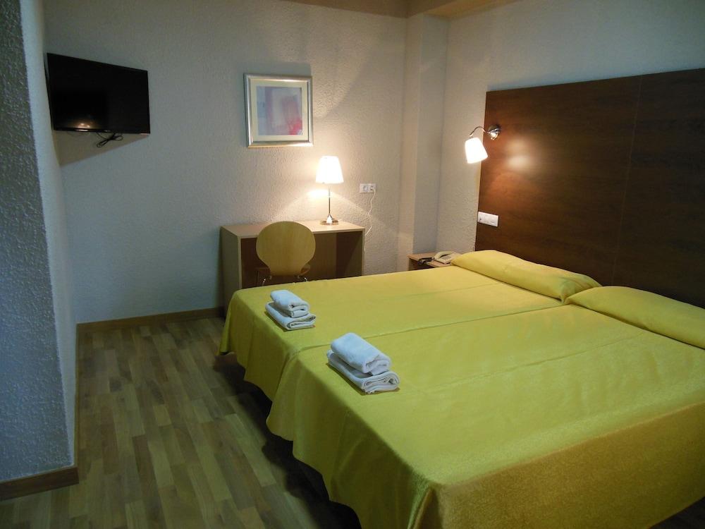 Hotel Embajador 2*