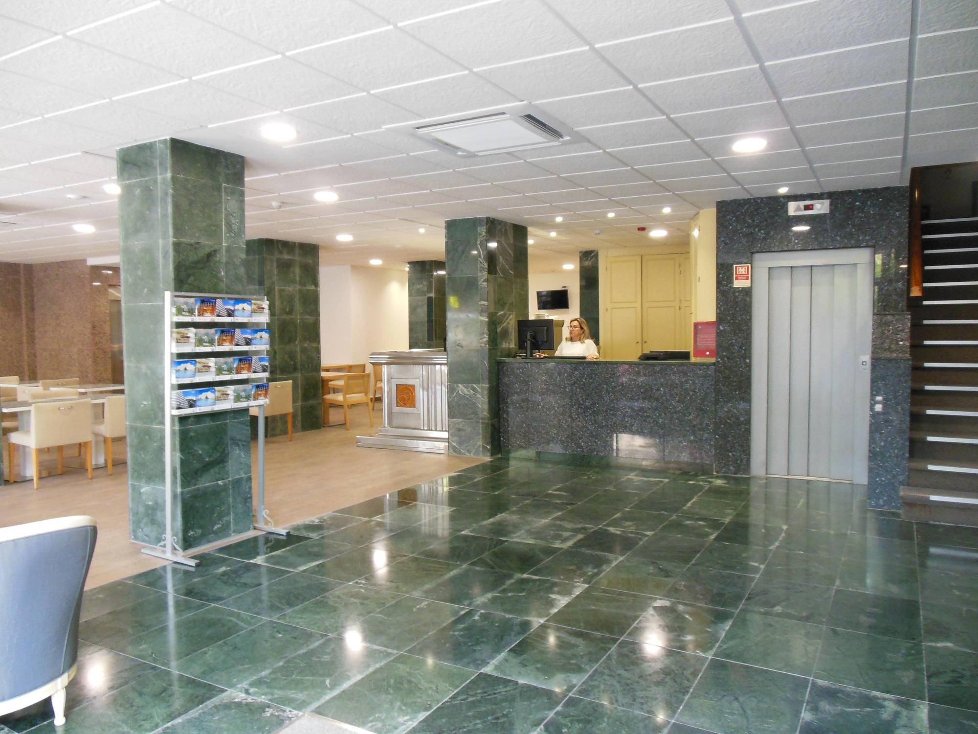 Hotel Embajador 2*