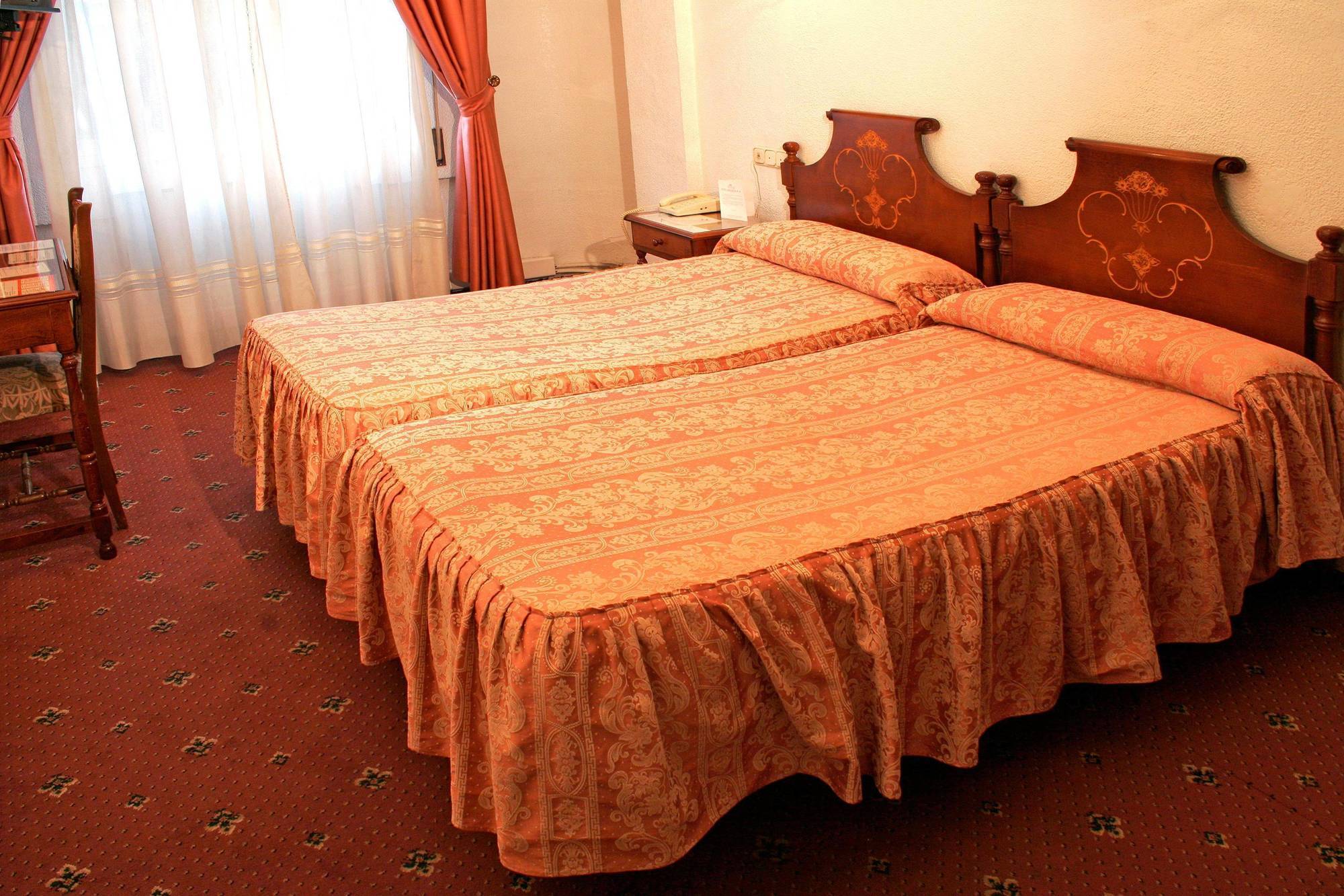 Embajador Hotel 2*